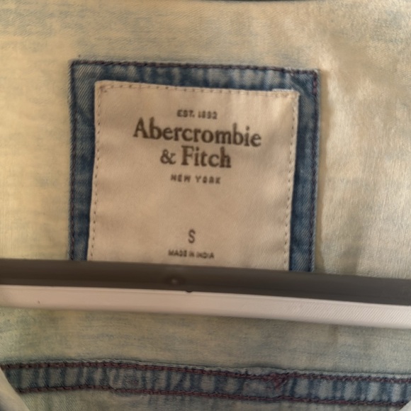 Abercrombie & Fitch Ombré Denim Button-Up Shirt - Size Small - Picture 2 of 5